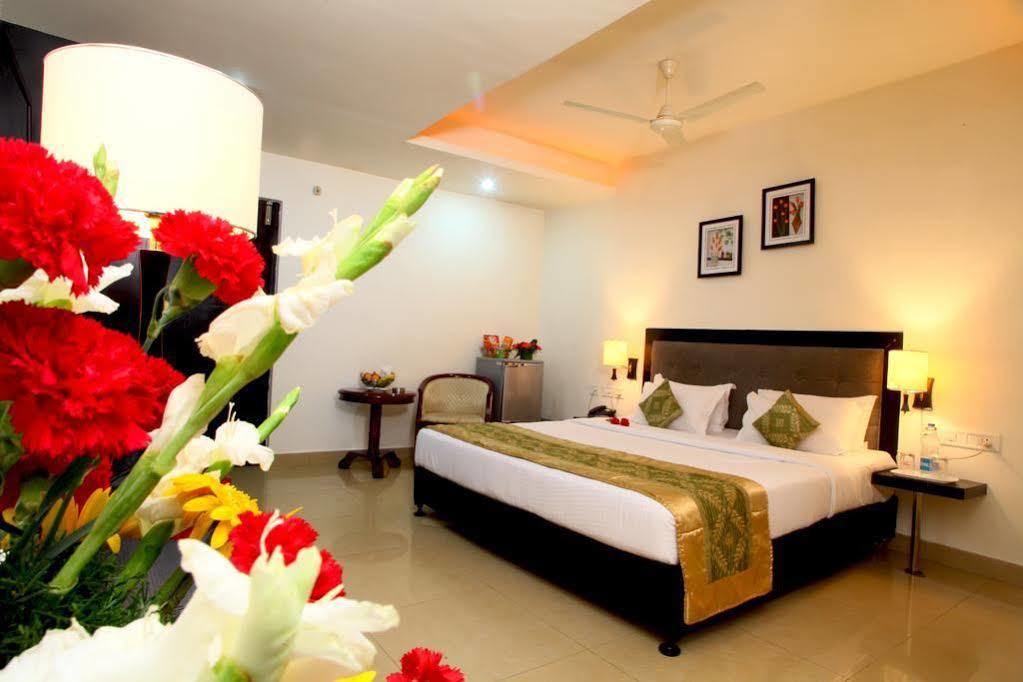 Swagath De Royal Hotel Hyderabad Exterior photo